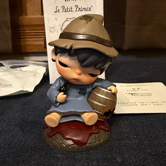 POP Mart - Hirono Le Petit Prince - Tippler Figurine - Picture 2 of 5